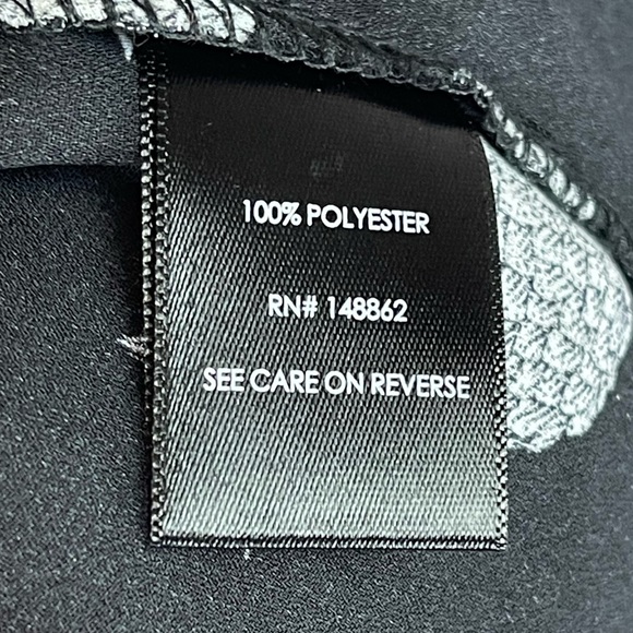 Torrid size 4 Georgette Tulip Sleeve Blouse black with white pineapple print - Picture 5 of 6